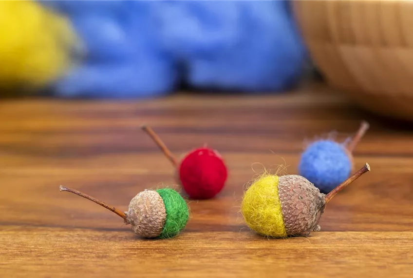 Bunte Filzeicheln – Herbstdeko mal anders